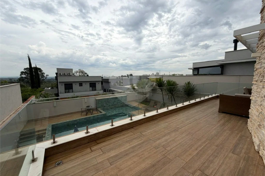 Casa de alto padrão em condomínio exclusivo com 4 suítes