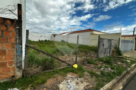 Terreno à venda em Jardim São João Batista, São Carlos - SP