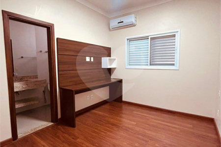 Casa à venda com 3 quartos, sendo 3 suítes, no condomínio Village Damha III, São Carlos - SP