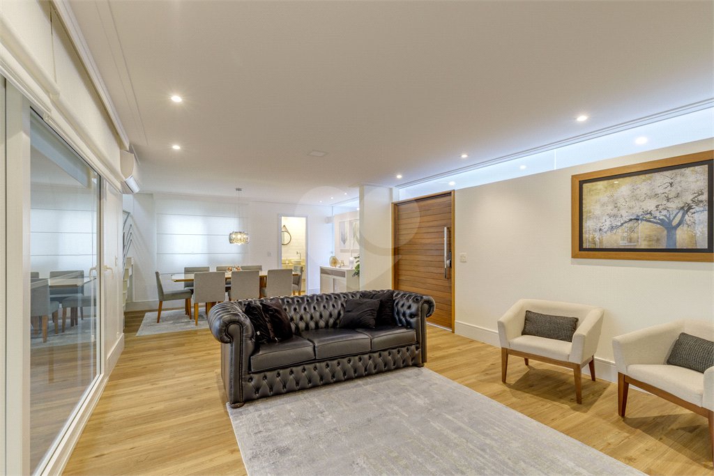 Casa à venda com 4 quartos, sendo 2 suítes, no condomínio Residencial Vila Lagos, São Paulo - SP