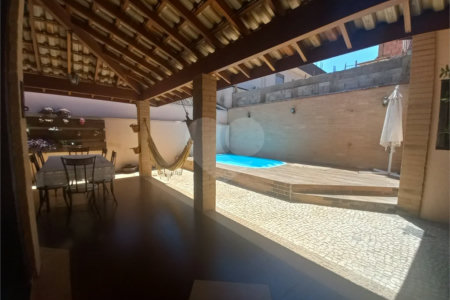 Linda casa com piscina localizada no melhor condomínio de Hortolândia - Green Park.
