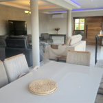 Indaiatuba- condominio Vale das Laranjeiras - Itaici - Terreno 3040,00 ms- construida 220ms - 3 dormitórios, sendo 2 suítes e uma suíte master com closet, além de uma sala ampla com 3 ambientes, Cozinha planejada,, campo de futebol/vôlei, Area de lazer com piscina, espaço gourmet com churrasque