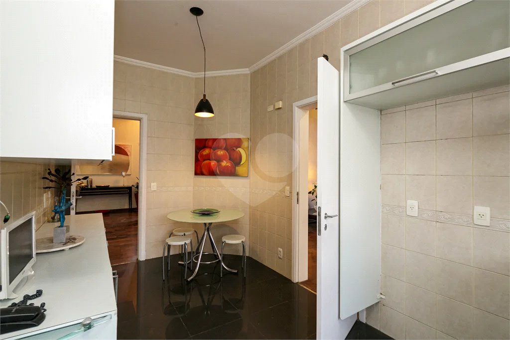 Casa à venda ou para alugar com 5 quartos, sendo 3 suítes, no condomínio Villa Florida, São Paulo - SP