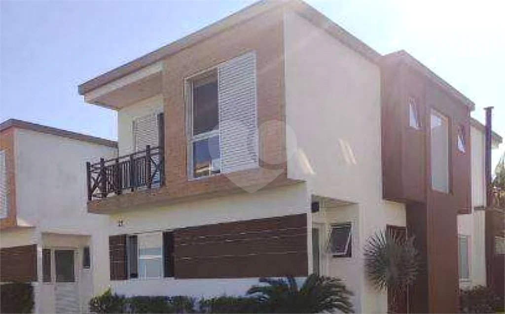 Maravilhosa Casa em Condomínio com 4 Suítes na Praia de Juquehy!!!