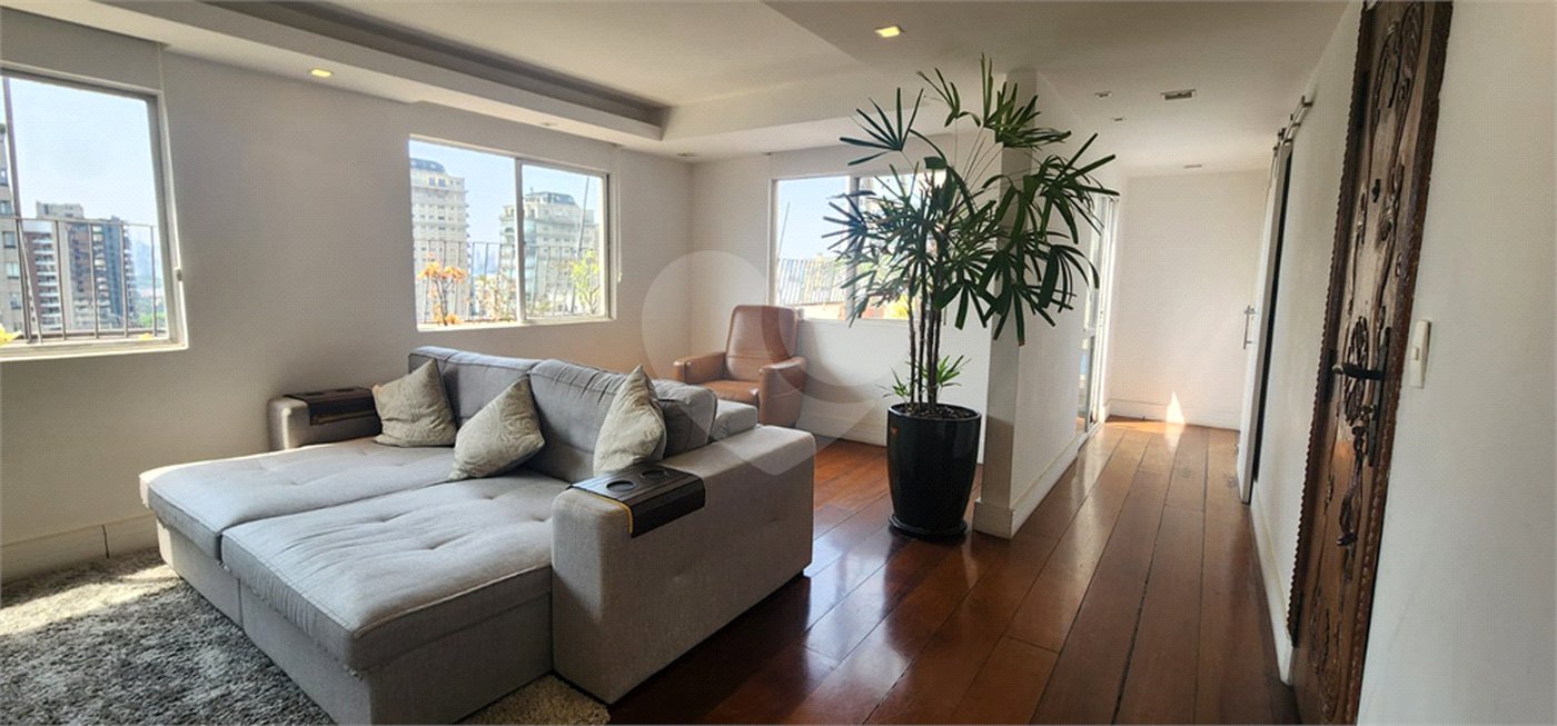 Cobertura 380m² - 4 quartos - Vila Nova Conceição em Frente a Praça Pereira Coutinho