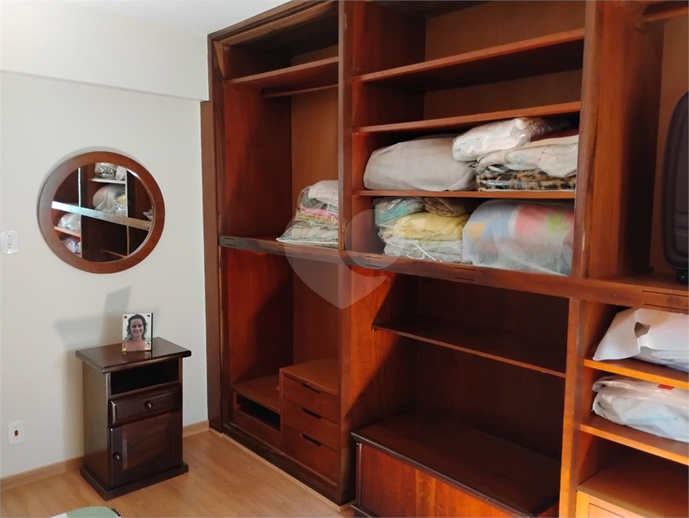 Vende-se apartamento no Jardim Aeroporto com 03 dormitórios