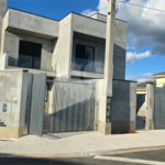 Lindo Sobrado Moderno duas Suítes Á/ C de 80m² Terreno de 150m² no Jd Jaraguá em Atibaia - SP