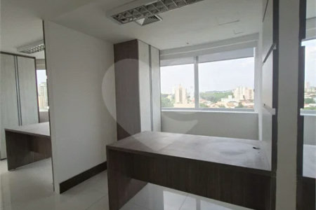 SALA COMERCIAL DE 90 M² COM 12 BAIAS, SALA DE REUNIÃO, AR-CONDICIONADO CENTRAL E 2 VAGAS!