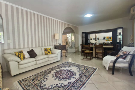 Casa térrea 280m² de terreno 3 dorms 1 suíte