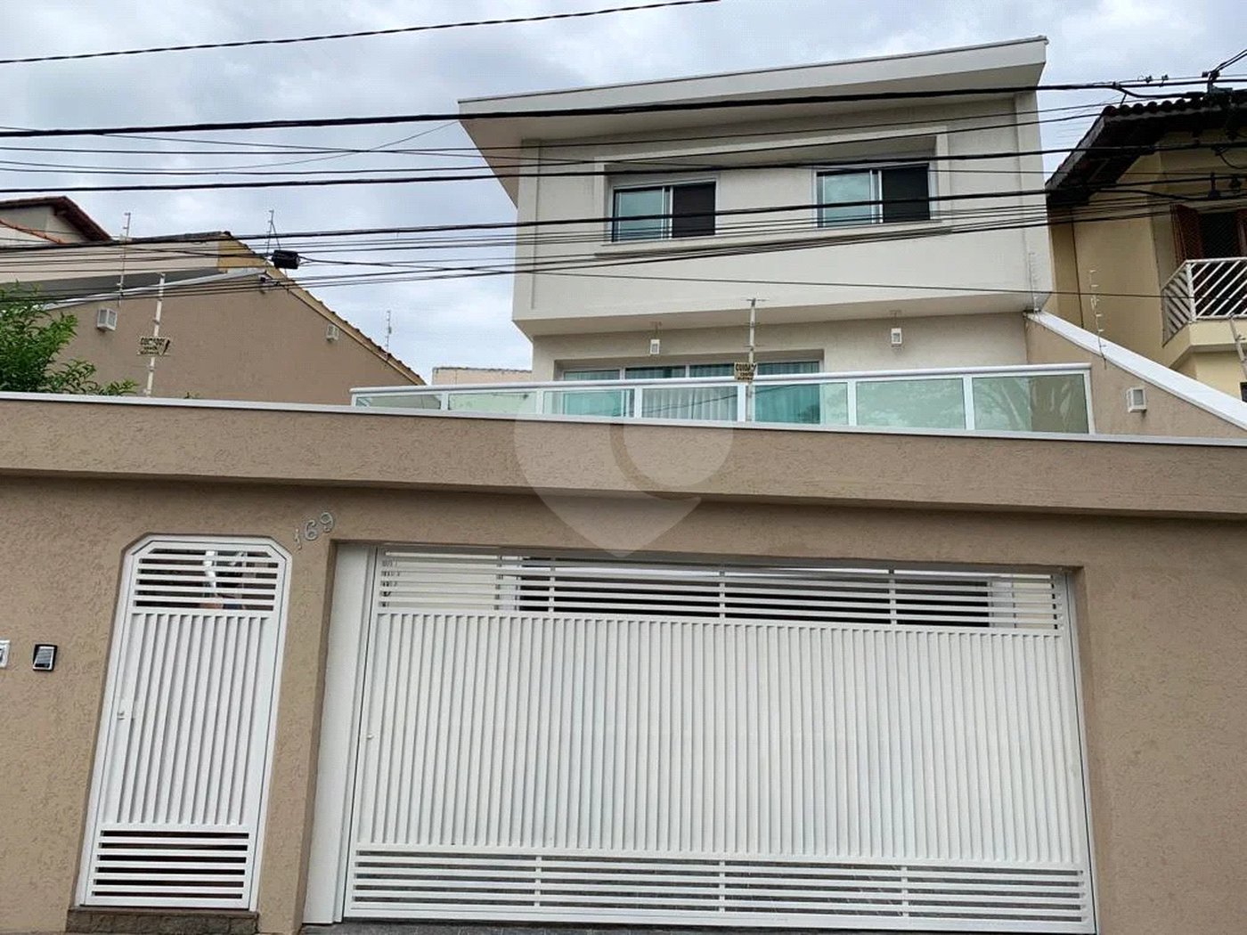 Excelente sobrado com piscina e churrasqueira