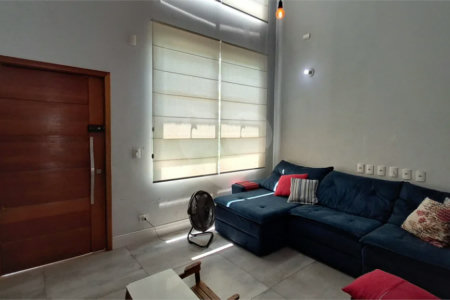 Casa à Venda no Golden Park – 4 Quartos, Churrasqueira e Piscina!