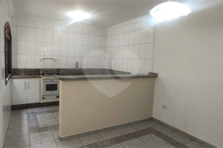 Casa com 180m², 3 dormitórios, 1 vaga, à venda na Vila Scarpelli em Santo André.