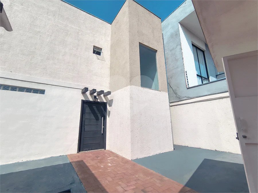 Casa com Suíte Master, Closet, Piscina e Espaço Gourmet Próxima ao Parque Ecológico- 03 quartos -com quintal
