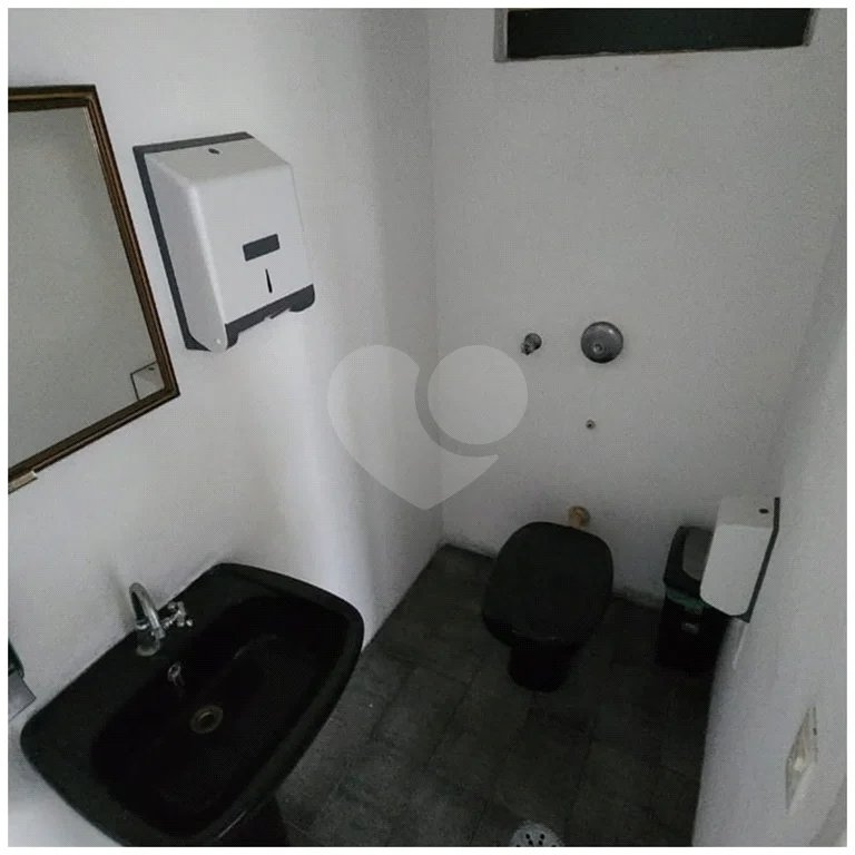 Sala comercial com 43 m² de área útil para locação no Paraíso
