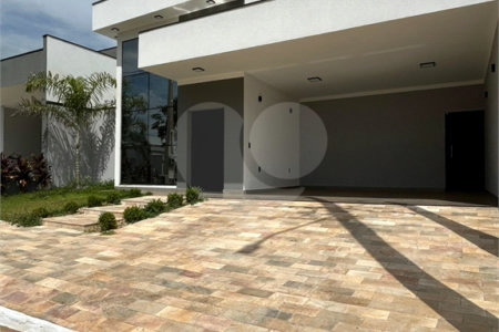 Casa térrea 3 quartos 1 suíte no residencial Terra dos Buritis