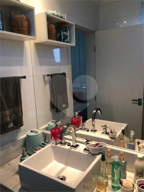 Apartamento em Bragança Paulista com 1 suíte, cozinha americana, varanda, 1 vaga garagem, área lazer com piscina e salão de festas