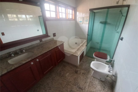 Sobrado no Condomínio Faber 1