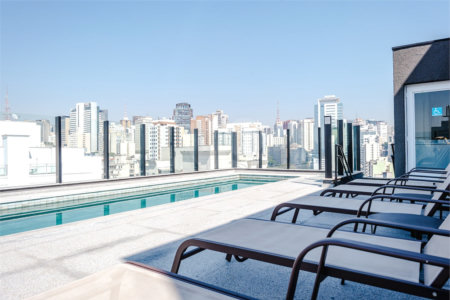 Studio à venda – 20 m² | Mobiliado | Bela Vista | Andar alto com varanda