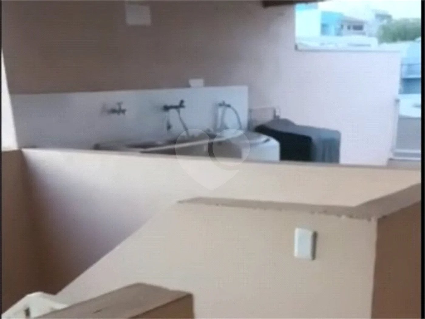 Studio em excelente estado e segurança