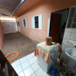 Sobrado à venda com excelente distribuição de espaços