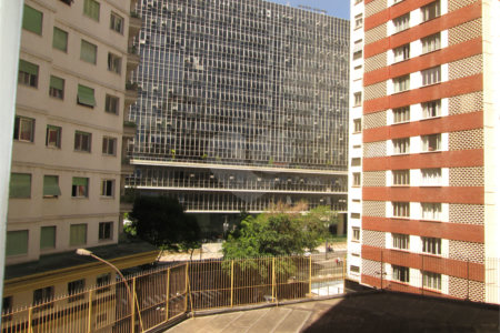APARTAMENTO TODO REFORMADO!! 1 dormitório. Bairro da Bela Vista. Área Útil: 36 m².