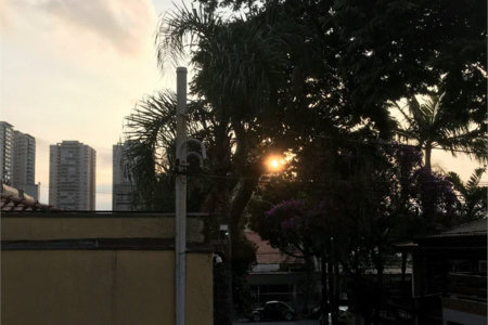 Sobrado com 4 dormitórios, 3 suítes e 4 vagas de garagem