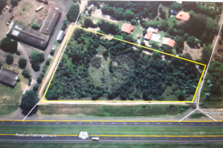 Vende-se área comercial com 220m de frente para a Washington Luiz,