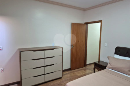 Casa com 2 Dormitórios á venda, em São Carlos.