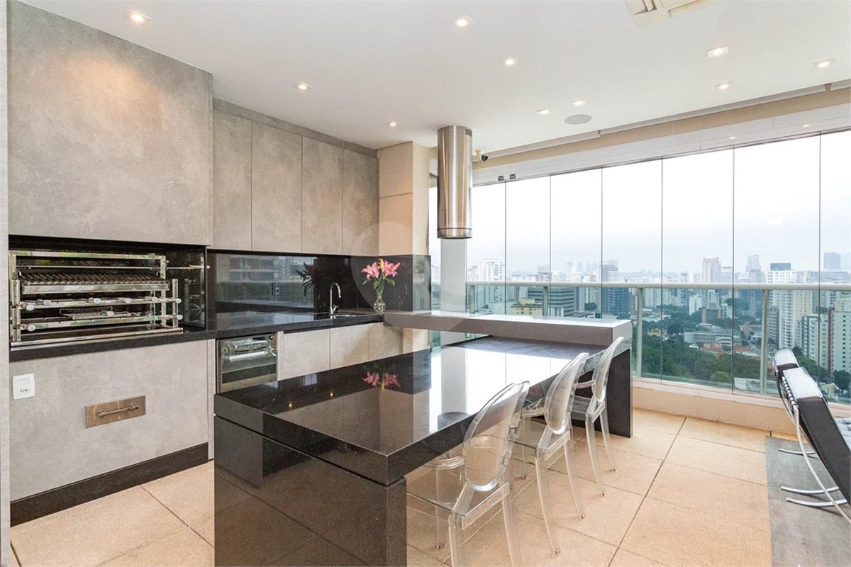 Apartamento à venda com 4 suítes em Vila Nova Conceição, São Paulo, SP