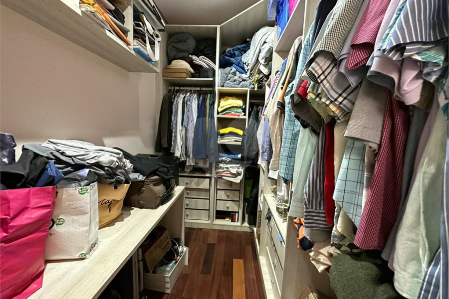 Casa à venda e locação no Condomínio Monte Alegre com 04 suítes.