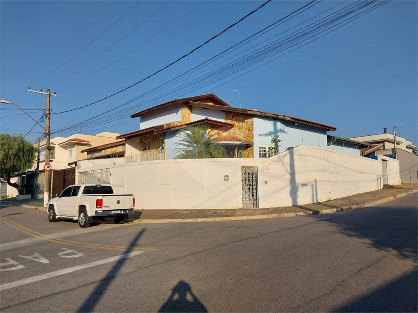 Sobrado à venda com 5 quartos, sendo 1 suíte,  em Terra Nobre, Louveira, SP