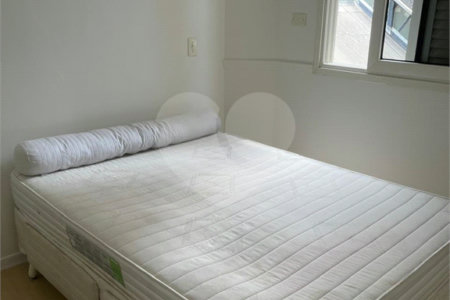 á venda Excelente Apto Mobiliado na Barra Funda - 1 Quarto e Sacada - Aceita Permuta