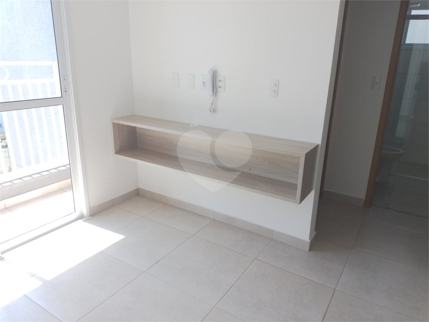 Apartamento a venda com 2 dormitorios sendo 1 suíte