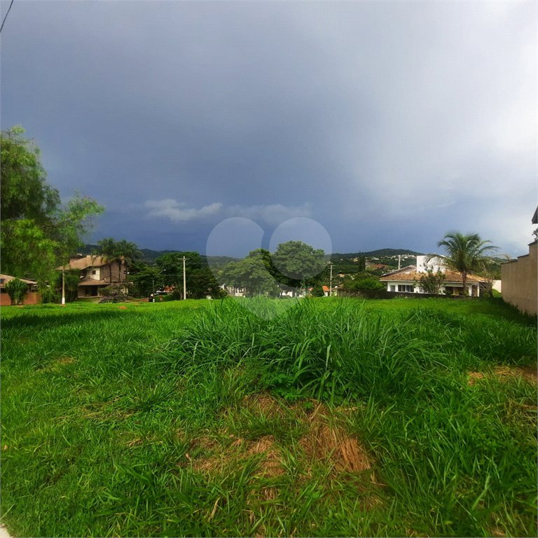 Lindo terreno de 450m², localizado no Condomínio Vilaggio Caprirccio