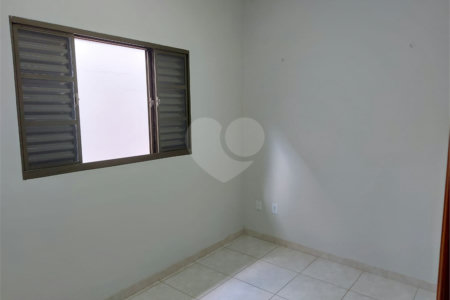 Casa Térrea com 2 dormitórios, sendo 1 suíte.