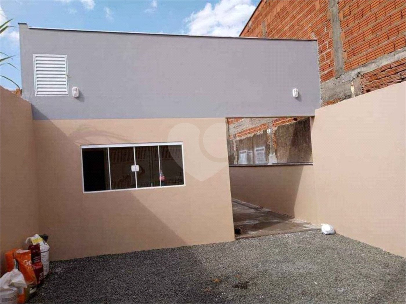 Casa térrea no Cidade Aracy .