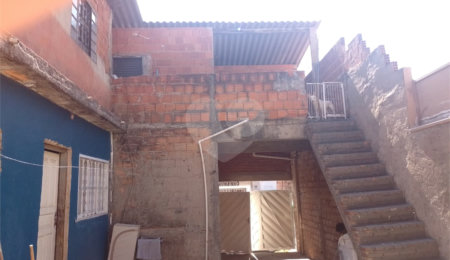 Casa à venda com 9 quartos em Cidade Aracy, São Carlos, SP