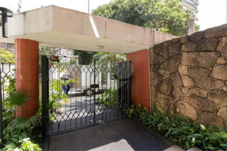 Apartamento à venda na Vila Nova Conceição, mobiliado pronto para morar com varanda e 1 vaga