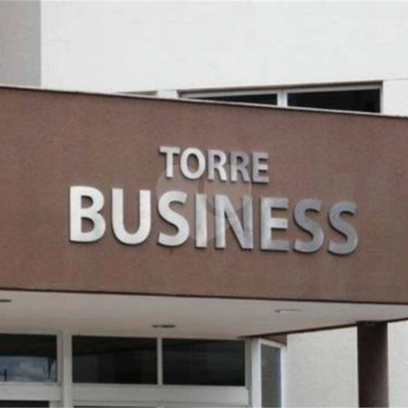 Indaiatuba - Torre Business -Venda e Locação - Escritório e WC , com area util de 39.16m² -R$ 385.000,00- Locação - R$ 2.600,00, mais condominio de R$ 317,,48 - iptu de R$ 110,63 - condominio para venda - R$ 503,86 - Complexo Office Premium de 3 torres de salas comerciais, um shopping