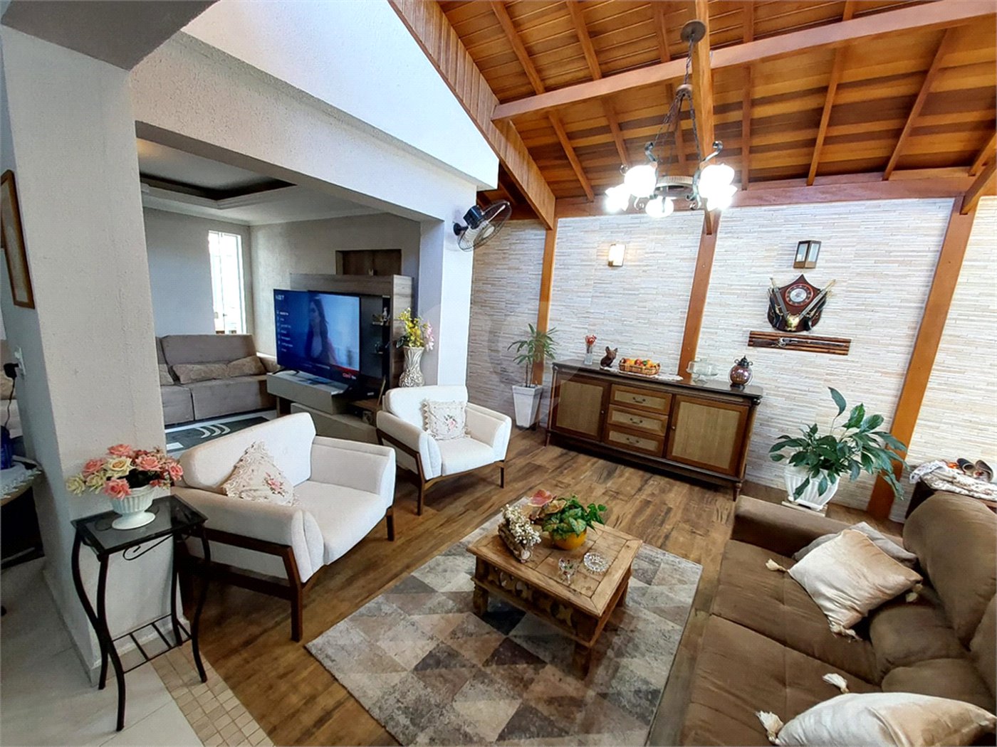 Casa residencial com ponto comercial a venda no Centro