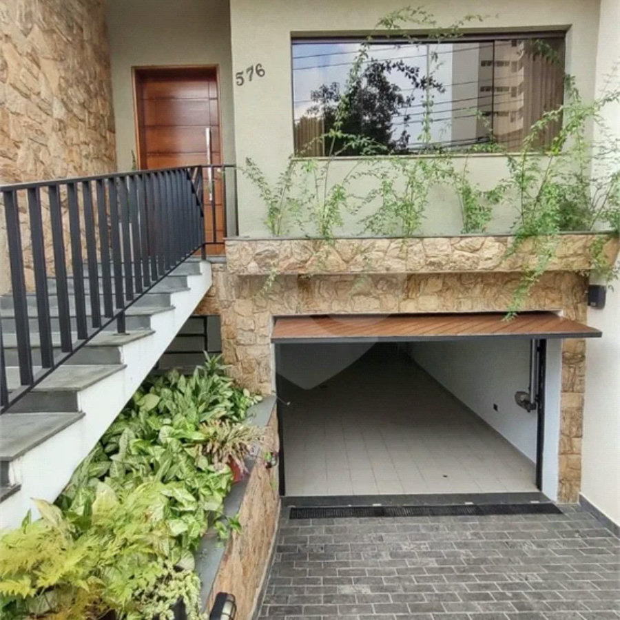 Linda casa à venda no bairro Santa Maria em São Caetano do Sul, 257 m², 3 quartos (1 suíte) e 6 vagas de garagem