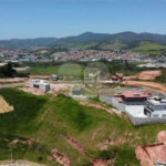 Terreno em condomínio fechado com 1.086 metros, pronto para construir, ampla área de lazer, aceita financiamento