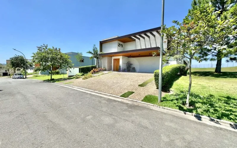 Cond. Alphaville Granja Vianna - 4 suítes, moderna e impecável!