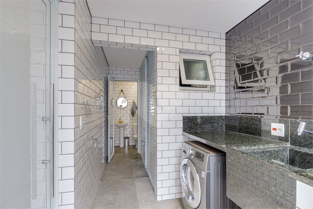 Casa à venda com 4 quartos, sendo 2 suítes, no condomínio Residencial Vila Lagos, São Paulo - SP