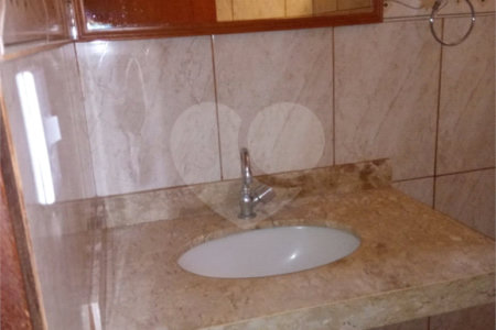 Casa térrea com salão comercial para venda no Maria Stella Fagá.