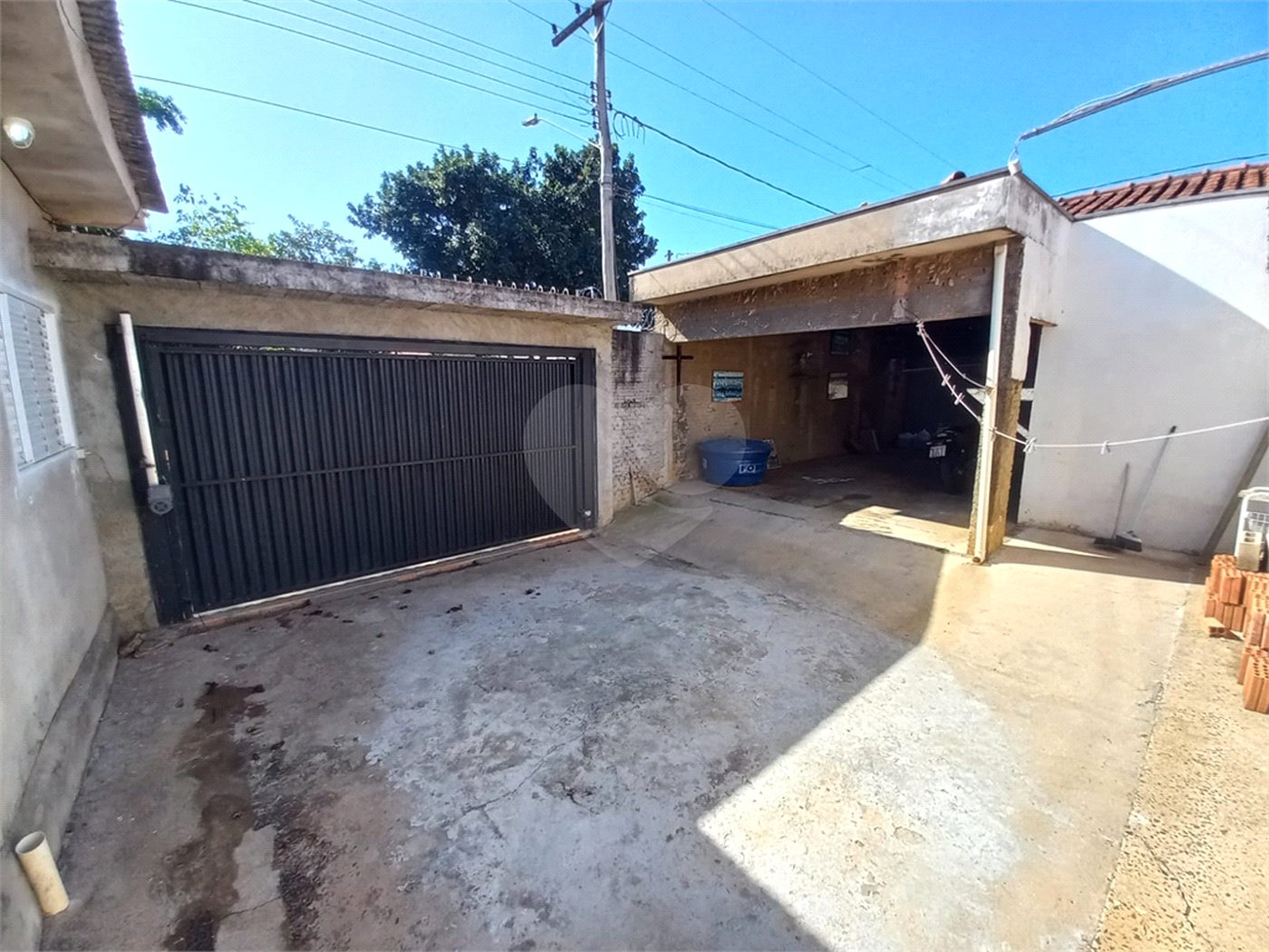 Casa térrea com 2 dormitórios.