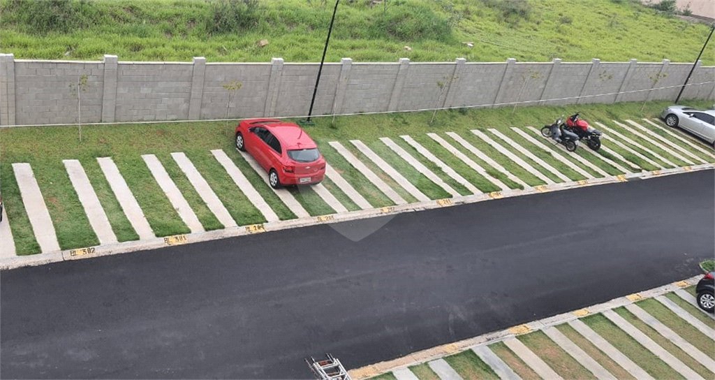 Apartamento no Condomínio Monte Athos.