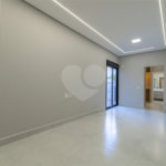 Indaiatuba - SP - Condominio Dona Lucilla - Valor R$2.295.000,00 - 3 suítes + escritório + lavabo - Terreno: 300m2 - Construção: 188m2 - Diferenciais - Móveis planejados no escritório, sala de TV, lavabo, cozinha, área gourmet, lavanderia, banheiros e closet - Ar condicionado em todos os ambie