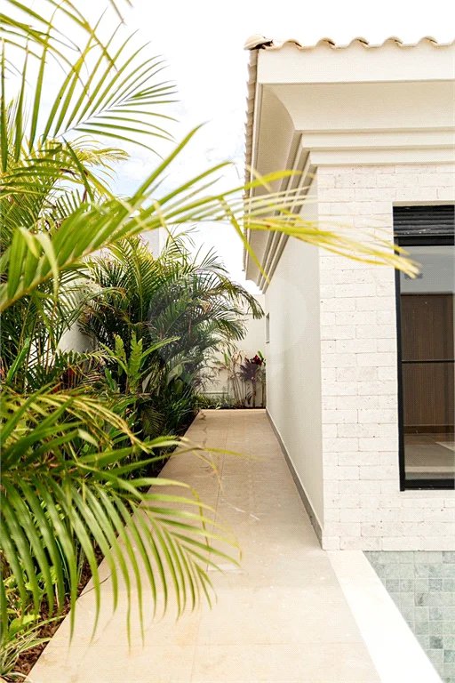 Casa térrea em estilo neoclássico com 3 suítes, no Condomínio Damha 2, na cidade de Piracicaba - SP.