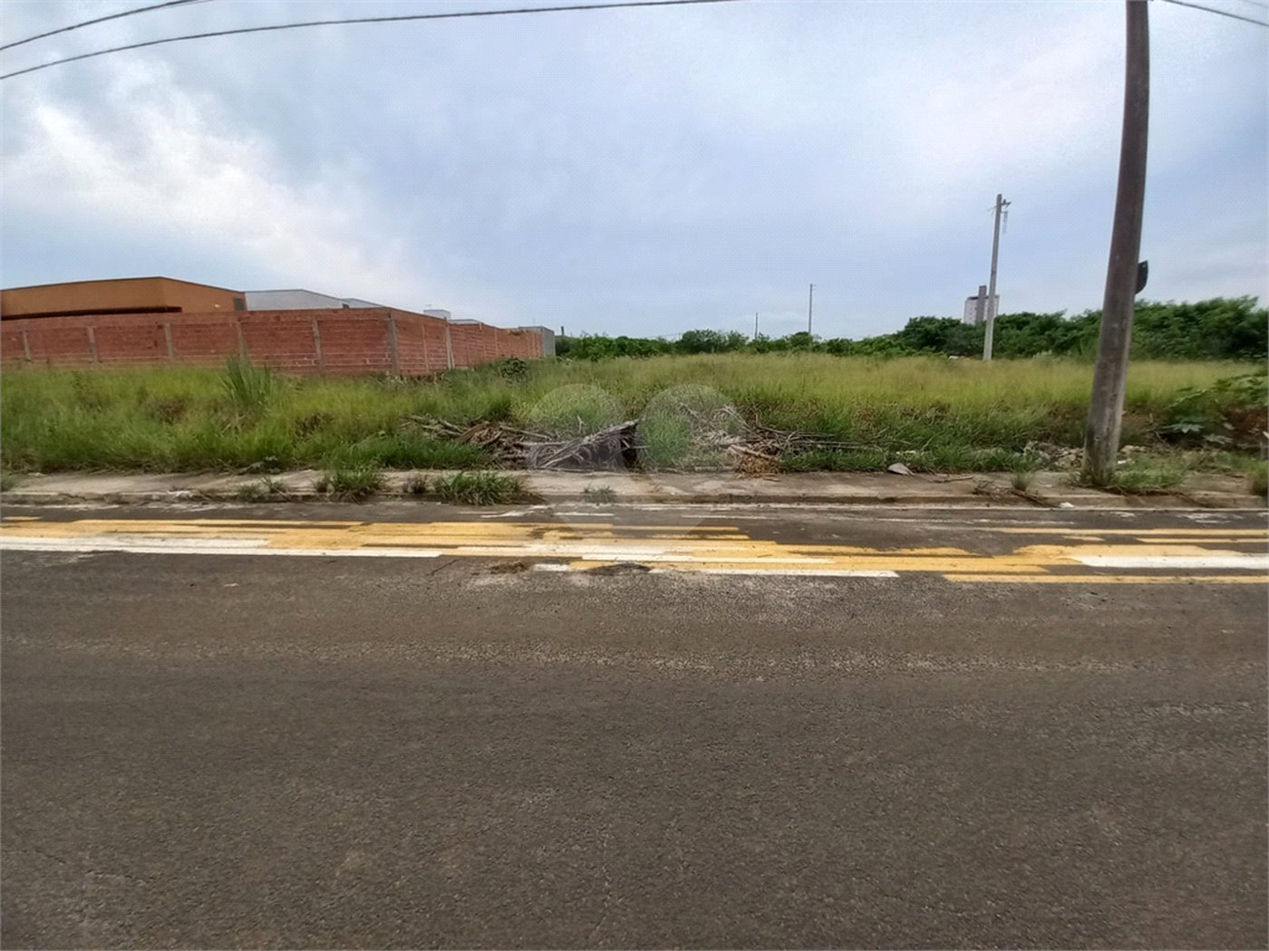 Terreno com 145,43 m² de área total.